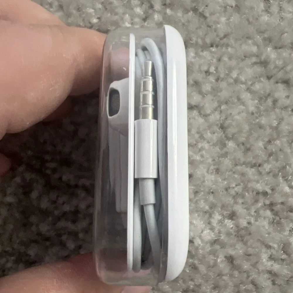 Apple Genuine EarPods EarPhones With 3.5mm Jack Plug Headphone Brand New